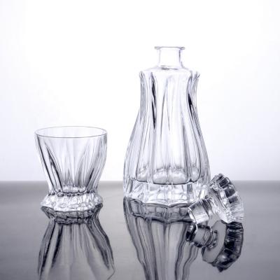 China Hot Sale Disposable Crafted Glass Decanter and Whiskey Glasses Set Luxury Whiskey Gift Glass Set for sale