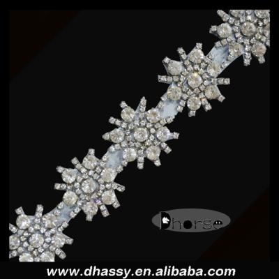 China Cheap Wedding Crystal Trim Flatback Rhinestone Trim Bouquet Applique 5.5 Cm Wide for sale