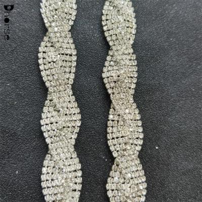 China Flatback Fashion Silver Clear Twist Wedding Cake Topper Bling Bling Rhinestone Crystal Trim for sale