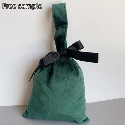 China Recyclable Ready To Ship Soft Gift Velvet Packaging Bag With Handle for sale