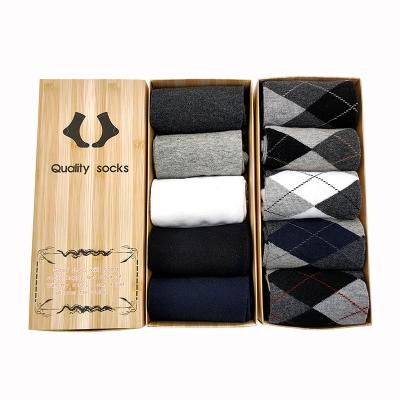 China Wholesale Pure Color QUICK DRY Autumn Hot Sale Fashion Plaid Breathable 5 Pair Gift Box Pack Cotton Business Men Socks for sale