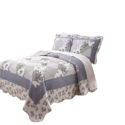 China Light Custom Superior Blue Floral Print Patchwork Quilts and Bedspreads for sale