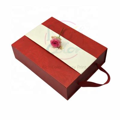 China Handmade Custom Color Gift Boxes With Magnetic Closure Printing With Satin Ribbon for sale