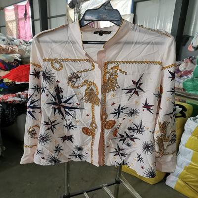 China Used clothing mixed wholesale used cheap clothes summer for occasion to women's clothing fabric comfortable long sleeve T-shirt for sale