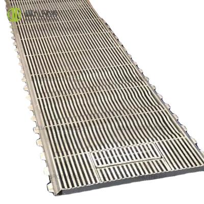 China Clean farms and durable pig equipment Tri-bar floor in pig farm for sale