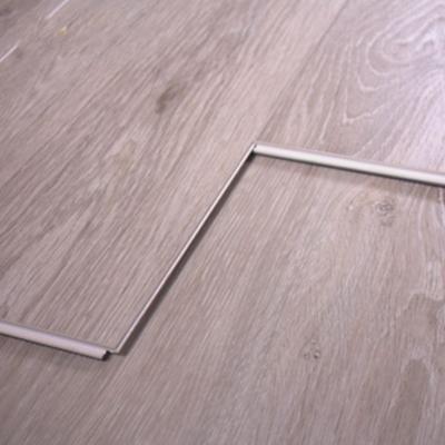 中国 Luxury SPC floor tile PVC vinyl SPC click lock vinyl plank flooring 販売のため