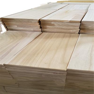 China Nuevo estilo VIETNAM Productos de madera sólida Teca madera aserrada / madera / madera dura Paulownia Borda de madera pegada para la venta en venta