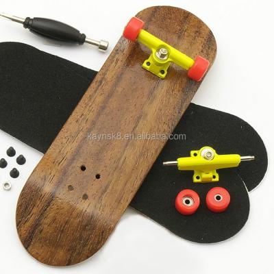 China Wholesale Maple Finger Wood Skateboard With Designs for sale