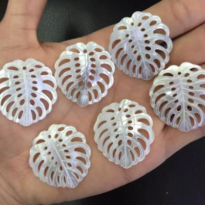 China Fire Wholesale Shell Color Or White Pearl Carving Monstera Big Pearly Leaf for sale