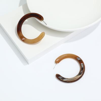 China 2022 High Quality Vintage Brown Gold Plated Acrylic Circle Resin Earrings Jewelry For Women for sale