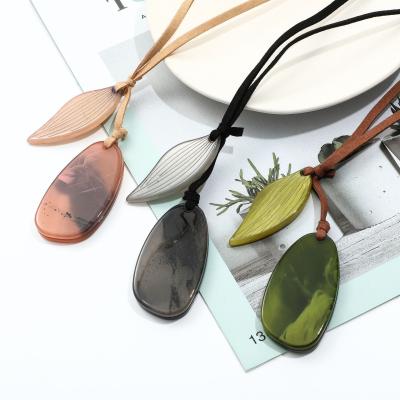 China High quality 2021European and American special-shaped leaf-shaped long horn handmade acrylic plate combination blades pendant necklace for sale