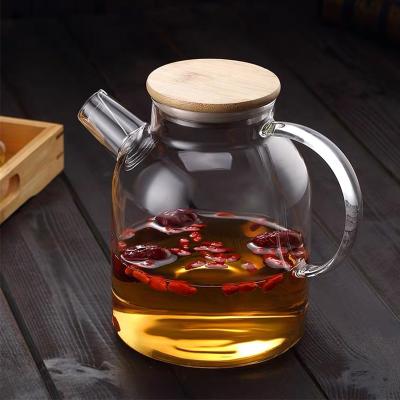 China Sustainable handmade borosilicate glass teapot set with glass handle and bamboo lid for sale