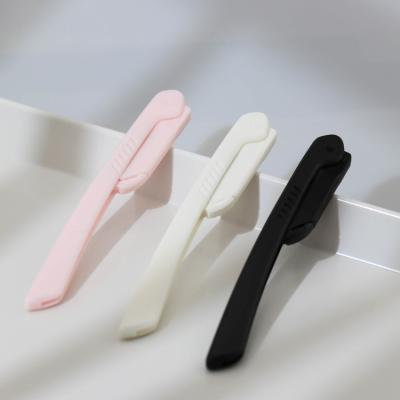 China Eyebrow Trimming Shaping Pointed Eyebrow Scraper Macro Bending Eyebrow Trimming Knife Blade Sharp Eyebrow Scraper for sale