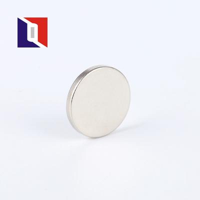 Cina Industrial Custom Powerful Rare Earth Magnet Strong Suction Magnet Disc Neodymium Magnet in vendita