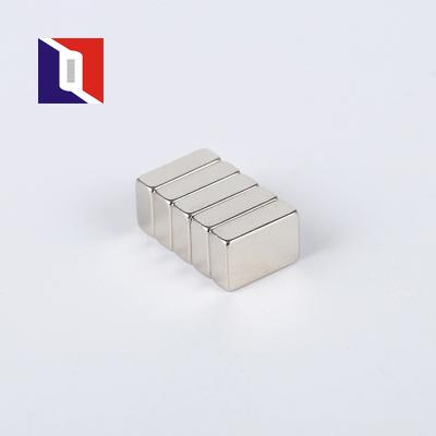 Chine China Small Block Permanent Magnet Motorcycle Magnet Neodymium Ndfeb Rectangular Magnet à vendre