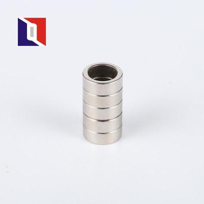 Cina Supplier Environment Friendly Gold Strong Power Neodymium Permanent Rooster Ring Magnet in vendita