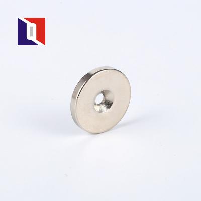 China Industrial Magnet Disc N52 Neodymium Countersunk Hole Strong Tiny Countersunk Magnets zu verkaufen