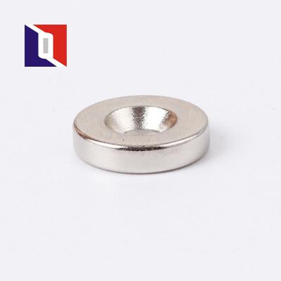 China Strong Magnetic Power M3 M4 M5 M6 Screw Hole Disc Round Neodymium Countersunk Magnets zu verkaufen