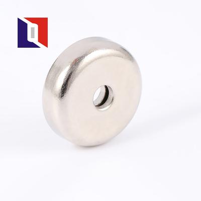 China Industrial Magnet N35 Neodymium Round Base Cup Shaped Pot Magnet With Eyelet Te koop