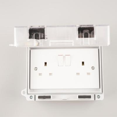 China UK Standard IP65 Weatherproof Industrial Wall Switch Socket Residential / General Purpose Sem. 13A 2 for sale