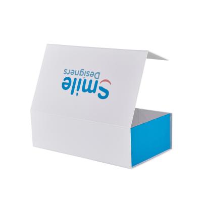 China Cajas magnéticas plegables exquisitas Caja de regalo de papel rígido para almacenamiento seguro en venta