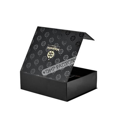 China Luxury Magnetic Closure Rigid Boxes With Spot Uv Finish Logo Fashionable for sale