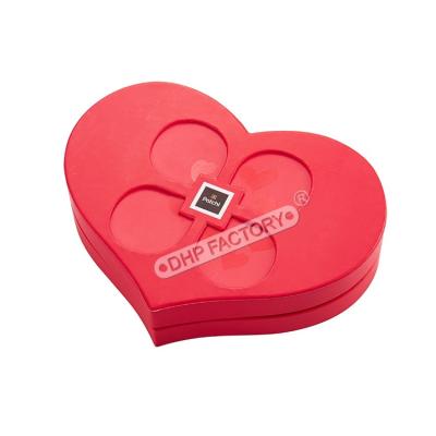 China Elegante caja de chocolate en forma de corazón embalaje caja de regalos multicompartimiento en venta