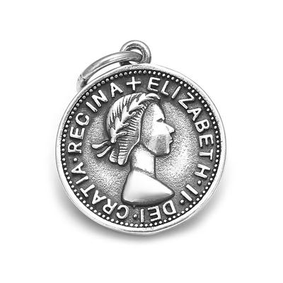 China CLASSIC Elizabeth II Classic Party Pendant Customizable Gift Unisex Antique Silver Coin Pendant for sale