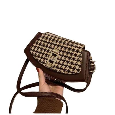 China Other 2021 minority design bag women's autumn and winter new fashion single shoulder bag retro feeling soft foreign style for sale