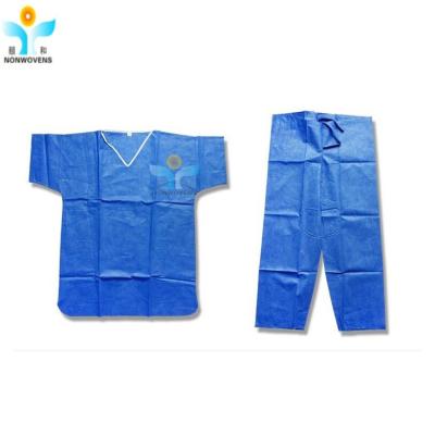 Chine Les tenues de protection jetables de produit répulsif liquide d'OEM, respirables frottent le costume pour des médecins à vendre