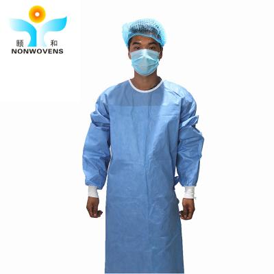 China El SMS médico disponible de la ropa protectora de la bata protectora disponible de 35 G/M se cuida en venta