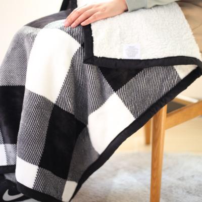 China Anti-Static Double Layer Thickened Lattice Tarpaulin Legs Office Single Nap Blanket Winter Coral Velvet Sherpa Small Covering Blanket for sale