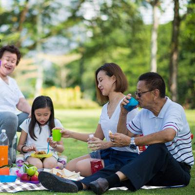 China Multi-Person Us Lightweight Foldable Beach Mat Picnic Table Mat Picnic Gift Picnic Beach Mat for sale