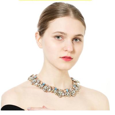 China Fashion Necklaces Fashion Large Luxury Charm Personalized Statement Gemstone Clavicle Chain Jewelry Crystal Choker Wedding Necklaces For Women for sale