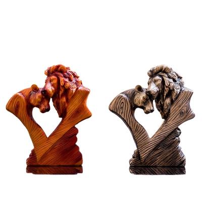 China Europe resin lion sculpture heart-shaped decoration of couples statues custom made animal imitation wood lion figurines for sale