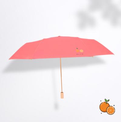 China Casual Wooden Handle Titanium Solid Color Silver Coating Sunscreen Customized 3 Fold Umbrella for sale