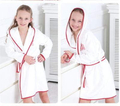 China Fashion White Thermal Cotton Kids Bathrobe Good Quality Embroidered Girls Long Robe Latest Designs Sleepwear Hoodie Long Robe for sale