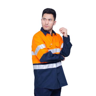 Cina Anti-Wrinkle Workwear Cargo Shirts Men's Long Sleeve Reflective Work Shirt With Reflective Tape Reflective Shirt in vendita