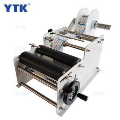 China Cheap Cosmetic Food YTK Wine Water Spray Bottle Manual Labeling Machine For Round Bottles for sale