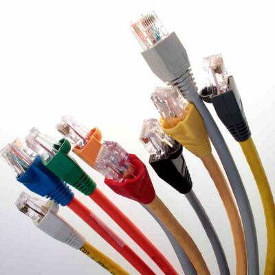 China El remiendo del cobre del cable Cat.5e del remiendo de los cordones de remiendo del RJ45 Cat5e 26AWG 7X0.16m m UTP lleva el 1m los 2m 3M los 4m etc en venta