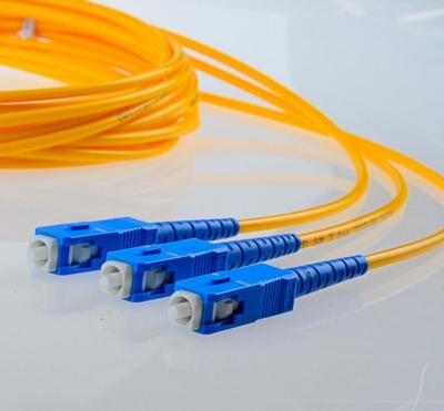 China El remiendo de fibra óptica de la UL RoHS de los cordones de remiendo de la fibra del ST FC SM del SC del LC de las telecomunicaciones telegrafía el 1M los 2M 3M los 5M 10M el 15M los 20M los 25M en venta