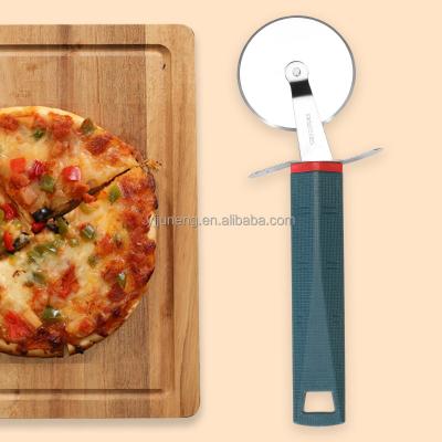 China Sustainable Kitchen Accessories Stainless Steel Pizza Cutter Pizza Cutter Wheel With Plastic Handle for sale