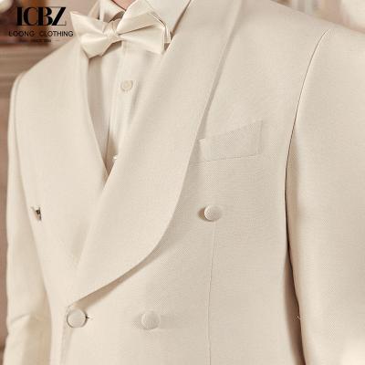 China Weißes Schal Lapel Männer Hochzeitsanzug Bräutigam Formkleid Tuxedo-Anzug von Anzug gewebt zu verkaufen