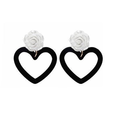 China 2021 NEW Fashionable Simple Silver Needle Love Peach Heart Dark Black Geometric Stud Earrings for sale