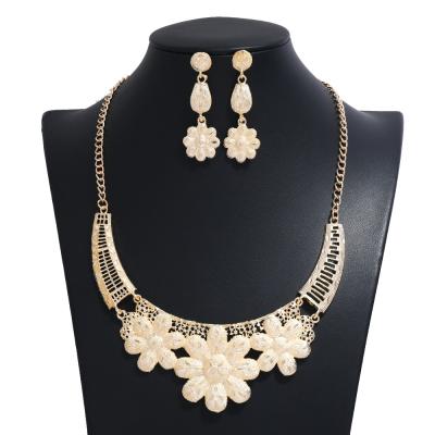 China High Quality Exported Good Quality Chunky Floral Necklace And Earrings Gold Flower Jewelry Set For Women for sale