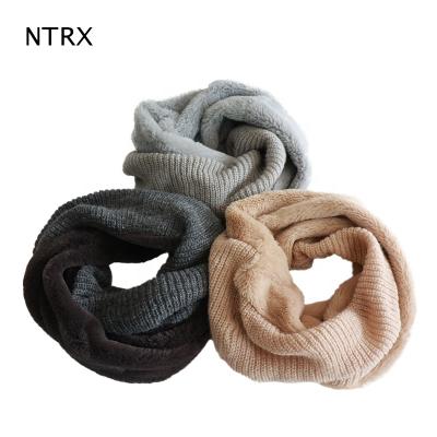 China Custom 40cm*36cm Fashion Snood Scarf With Warm Faux Fur Lining Winter Warm Knitted Snood Scarf for sale