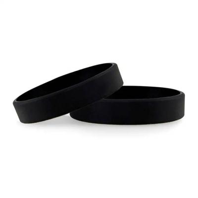 China Black Slim Band NFC Share Silicone RFID Wristband Waterproof / Waterproof NFC Flash Wristband For Gyms for sale