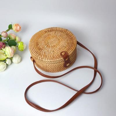 China Amazon Rattan Hand Bag Fashion Handwoven Round Leather Bracelets Shoulder Bag Natural Chic Holiday Bag for sale