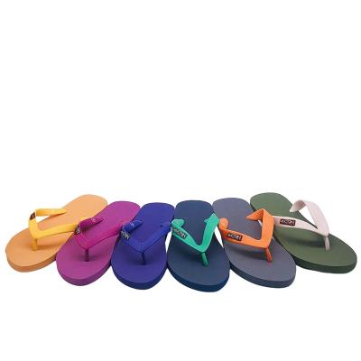 China CUSHIONING Multiple Color Flip Flops Custom Logo Casual Flip Flops Unisex Beach Flip Flop Slippers for sale