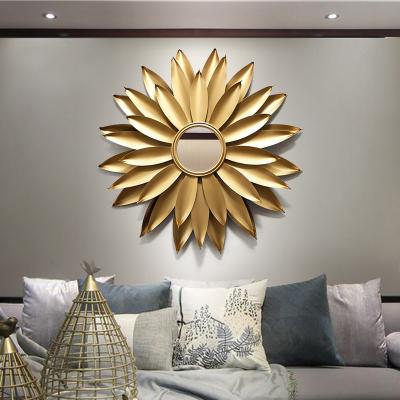 China Luxury Design Eco-friendly Handcrafted Wholesale Metal Mirror and Glass Wall Mirror Exporter Designer Handmade Wall Decorative Mirror for sale